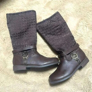 Michael kors boots size 1